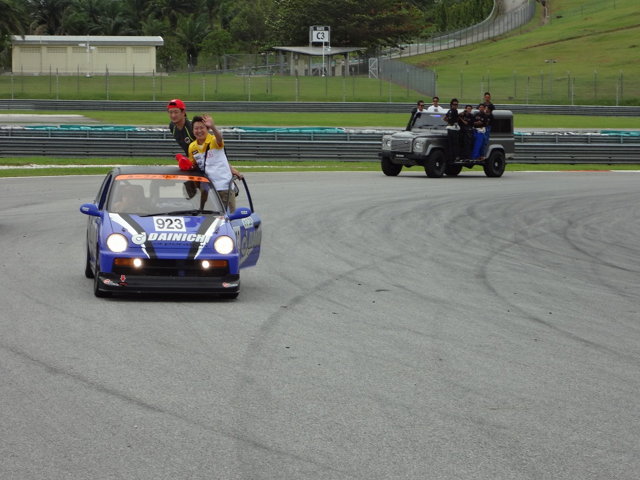 s-DSC01051.jpg s-DSC01051.jpg